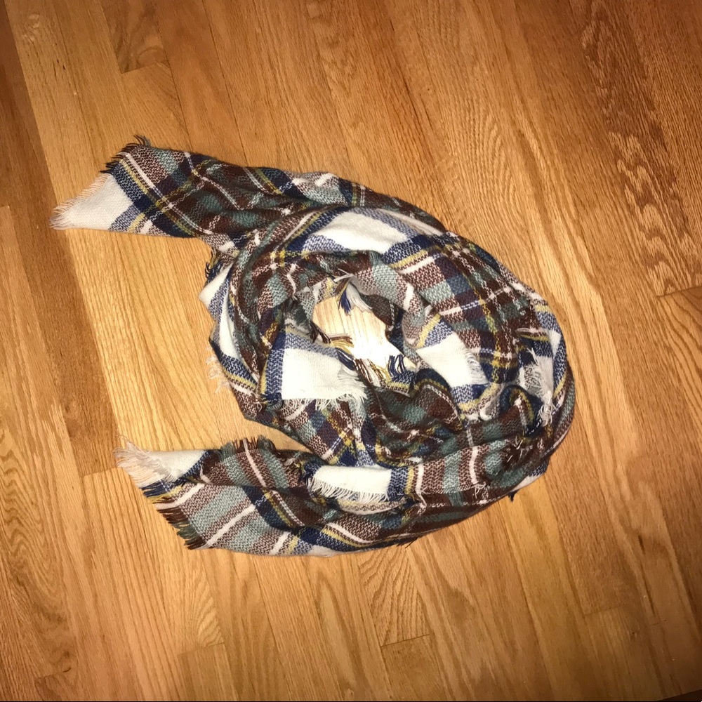Blanket scarf plaid